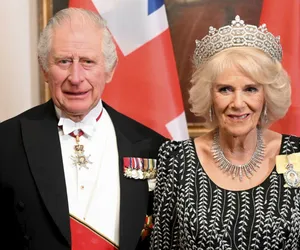 75-letnia Camilla zachwyciła Niemców urodą! Włożyła naszyjnik teściowej i zadała szyku