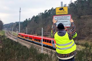 Tu nie przejdziesz przez tory. Teren jest ściśle monitorowany. Zobacz, co nagrały kamery