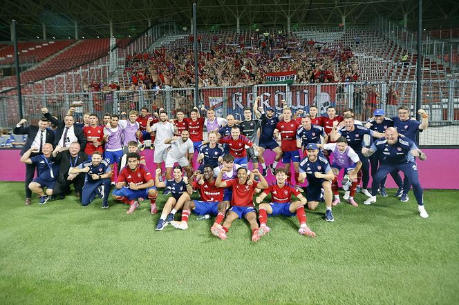 Skandaliczny transparent na meczu Raków - Maccabi