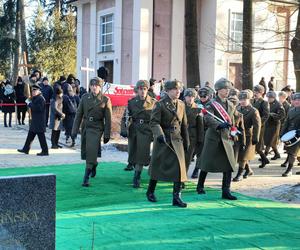 Uroczystości pogrzebowe Iwony Śledzińskiej-Katarasińskiej na Dołach. Wzięło w nich udział wiele osób [ZDĘCIA]