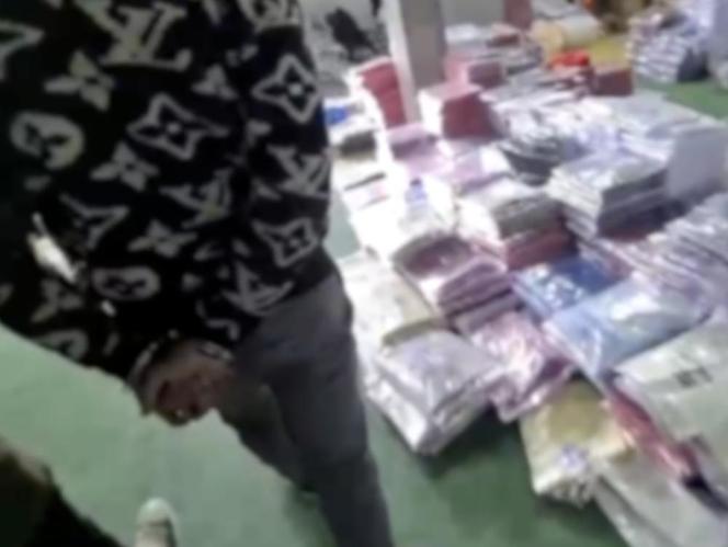 Zbili fortunę na handlu lewymi perfumami i odzieżą. Policjanci przecierali oczy ze zdumienia