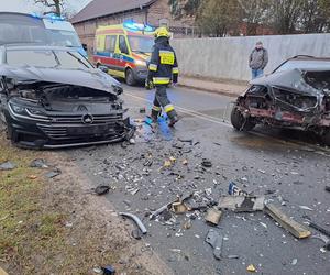 Wypadek w Starym Polichnie dwóch samochodów osobowych