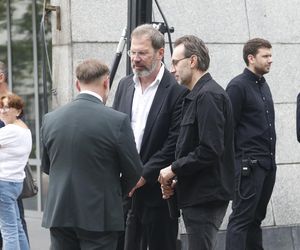 Pogrzeb Joanny Kołaczkowskiej. Tak pożegnali ją przyjaciele z kabaretu. Borek płakała jak uczennica