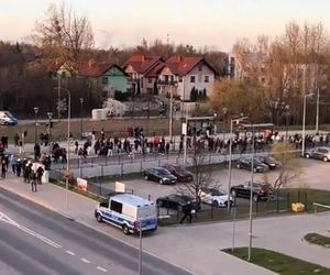 Tłum nastolatków szedł ulicami Gdańska, wykrzykując agresywne hasła. Interweniowała policja