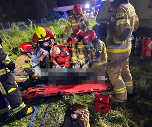 Format: Wypadek autokaru z amerykańskim żołnierzami na A4 pod Jaworem. Jest wielu rannych. Żołnierkę zabrał śmigłowiec [ZDJĘCIA].