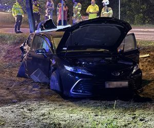 Toyota wjechała pod ciężarówkę. Dramatyczny wypadek pod Legionowem