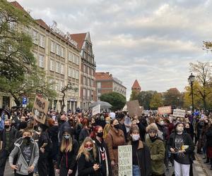 Podczas protestu krzyczała J… PiS. Najpierw została skazana, teraz ją uniewinniono