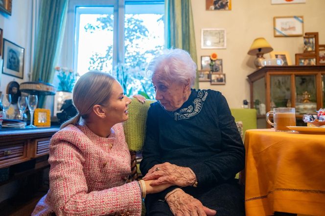 Marta Nawrocka odwiedziła uczestniczkę Powstania Warszawskiego. Poruszające zdjęcie trafiło do sieci. 