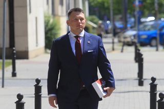 Mentzen wychodzi z MON