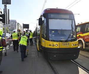  Zderzenie tramwajów w centrum Warszawy. 13 osób rannych, ruch tramwajowy wstrzymany