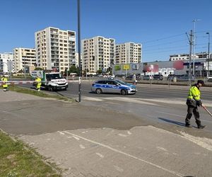 Rzeka betonu zalała ulicę w Warszawie. Auta zatopione aż po felgi!