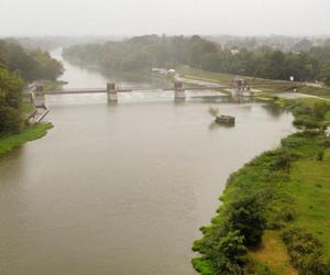 Ulewne deszcze nad Polską. Przybywa wody w rzekach 