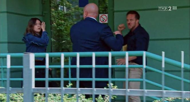 Barwy szczęścia, odcinek 1921. Gustaw Poleski (Sławomir Sidwa), Sebastian (Kacper Krupski), Natalia (Maria Dejmek)