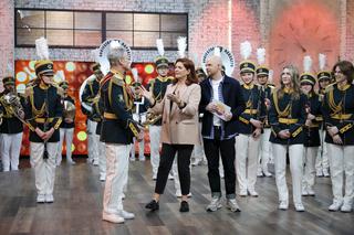 Katarzyna Dowbor obsypana kwiatami w Pytaniu na śniadanie