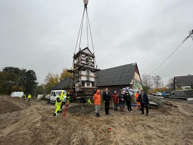 Przenieśli kapliczkę w Koleczkowie. Święta figura ważyła 17 ton!