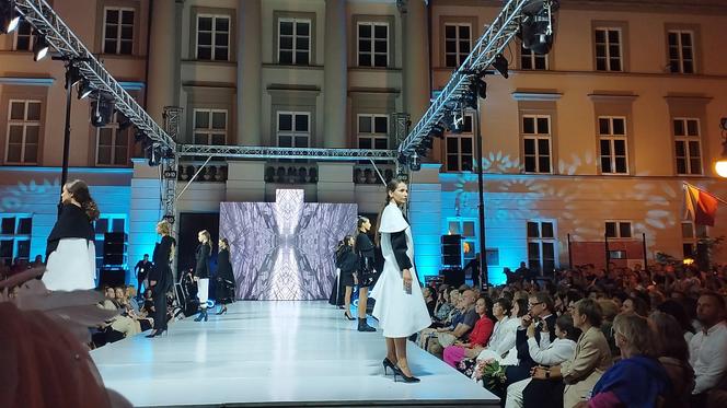 RADOM FASHION SHOW