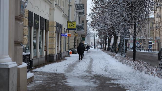 W Lublinie jest biało. Czy drogowców zaskoczył atak zimy? [GALERIA]