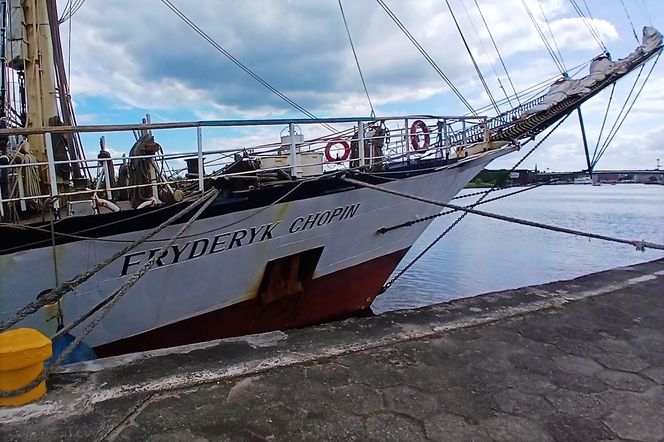 "Fryderyk Chopin" i "Kapitan Głowacki" zacumowały u stóp Wałów Chrobrego