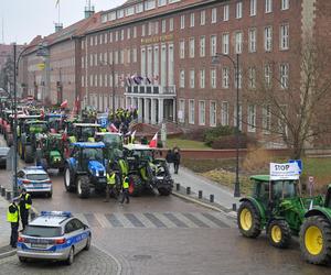 Protest rolników przed Urzędem Wojewódzkim w Gdańsku