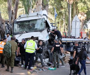 Ciężarówka wjechała w przystanek. Hamas przyznaje się do ataku 