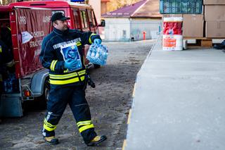 Strażacy w OSP Banino dostarczają sprzęt do szpitali w Gdańsku