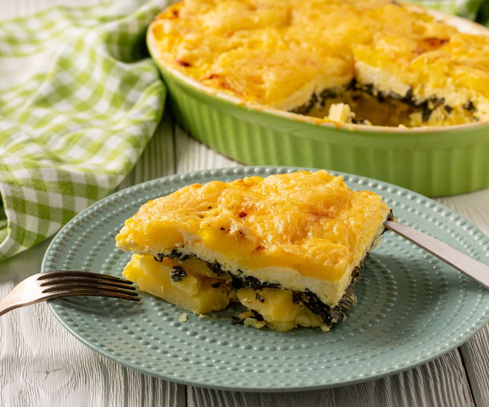 Zapiekanka ziemniaczana ze szpinakiem -  kremowa uczta za grosze!