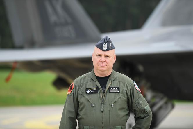 Łódzkie. Już 12 myśliwców F-22 Raptor stacjonuje w Łasku!