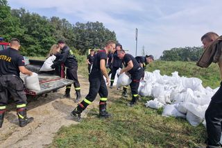 Przez Oławę przechodzi fala kulminacyjna. Wielka mobilizacja wśród mieszkańców