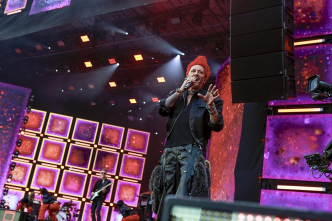 Michał Szpak tak się przejął na scenie, że zgubił mikrofon! Na szczęście nie był sam