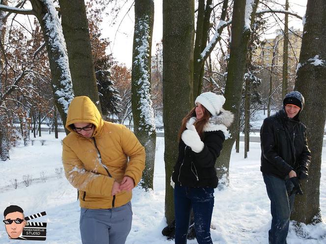 Bitwa na śnieżki za AOS