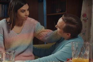 M jak miłość, odcinek 1734: Aneta (Ilona Janyst), Olek (Maurycy Popiel)	