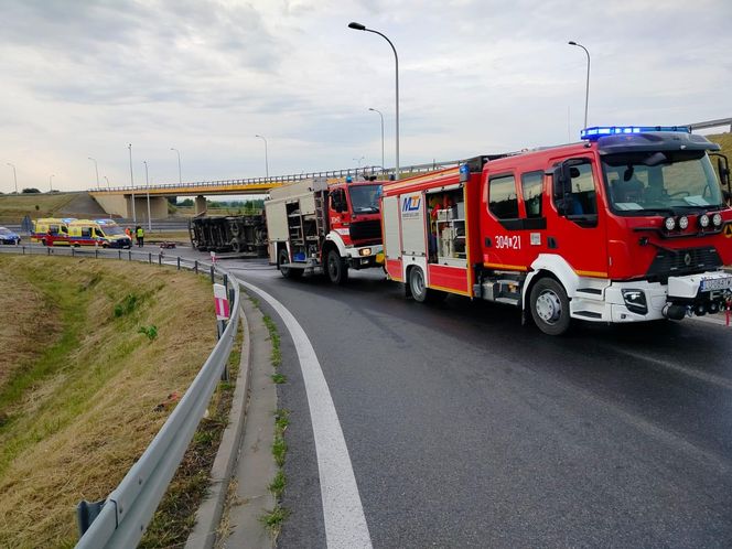 Wypadek w Elizówce. Kierowca był zakleszczony w pojeździe