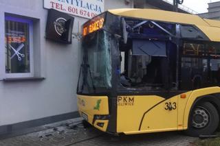 Zderzenie dwóch autobusów na skrzyżowaniu w Gliwicach