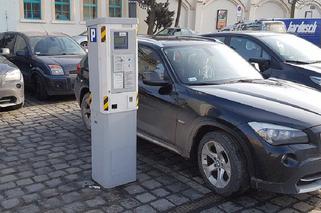 Płatność kartą za parkowanie we Wrocławiu? Trzeba mieć specjalną aplikację [AUDIO]