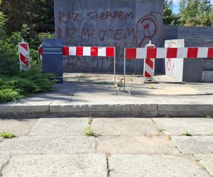 Szubienice w Olsztynie znów zniszczone. Sprawcy powinni wstydzić się za wandalizm i... ortografię!