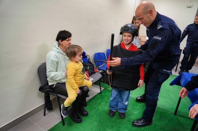 Policjanci z Bydgoszczy spełnili marzenie chorego na nowotwór Natanka! Piękny gest [ZDJĘCIA] 