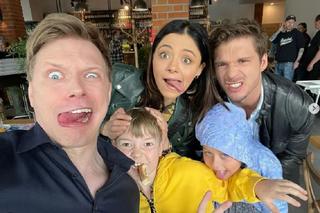 	M jak miłość na planie. Iza (Adriana Kalska), Radek (Philippe Tłokiński), Marcin (Mikołaj Roznerski), Maja (Laura Jankowska), Szymek (Staś Szczypiński)