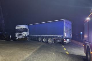 Wypadek koło Wolina zablokował drogę. Ciężarówka zderzyła się z samochodem!