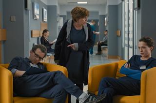 Na dobre i na złe odc. 885: Artur Bart (Piotr Głowacki), Julka Burska (Aleksandra Hamkało), Lilka (Elżbieta Jodłowska) - matka Barta