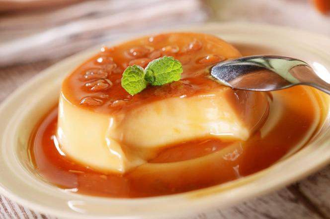 orzechowa panna cotta z sosem karmelowym