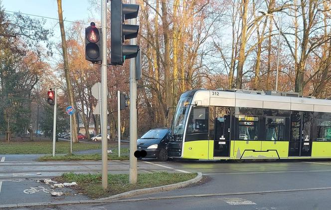 Kolizja samochodu osobowego z tramwajem w Gorzowie