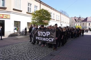 Ulicami Tarnowa przeszedł marsz przeciw przemocy. To reakcja na tragiczną śmierć 16-letniego Szymona 