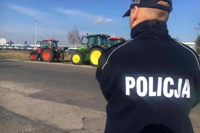 Kłopoty na 25 miedzy Ostrowem a Kaliszem! Drogę blokują rolnicy!