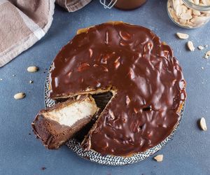 Puszysty sernik na delicjach jest hitem każdego spotkania. Ciężko mu się oprzeć