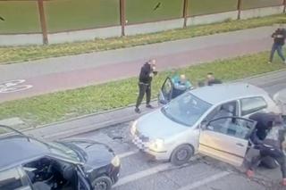 Policjanci grupy działającej w ramach wydziału dw. z przestępczością samochodową  zatrzymali dwóch obywateli Gruzji do kradzieży auta