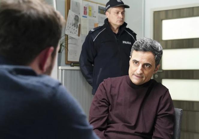 Barwy szczęścia, odcinek 2819: Zbyszek Stawicki (Piotr Borowski), Marcin Kodur (Oskar Stoczyński)