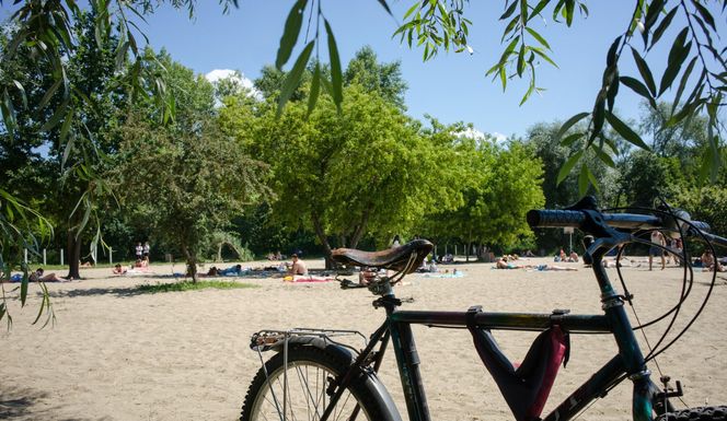 Niewiele osób wie o tej plaży nad Wisłą. Nazwa w pełni oddaje jej urok