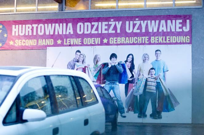 MĄŻ SZYDŁO NA ZAKUPACH W LUMPEKSIE