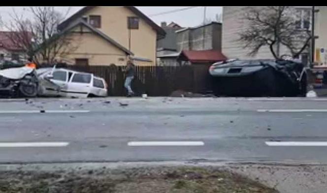 W karambolu na DK2 uczestniczyła ciężarówka i pięć aut osobowych