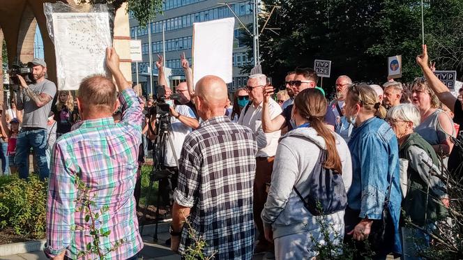 Protest w Szczecinie po przegłosowaniu ustawy "Lex TVN"
